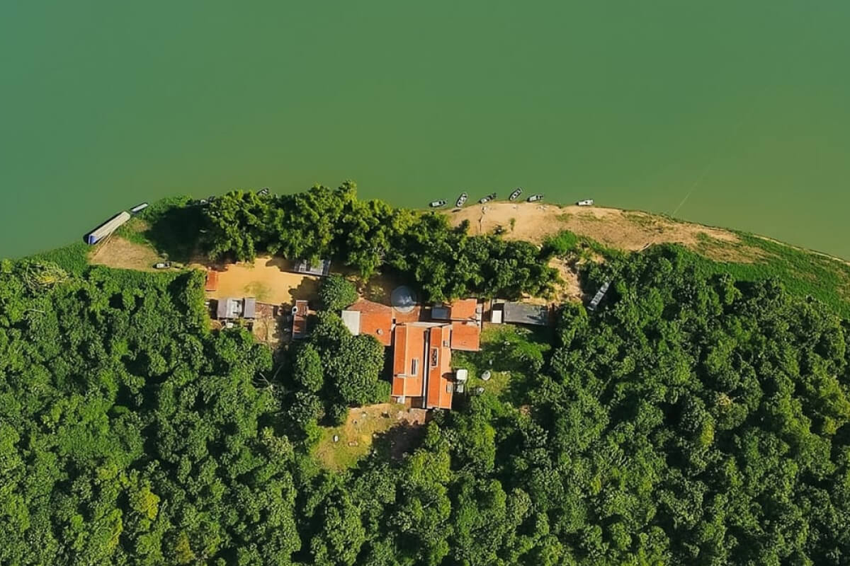 Pousada Asa Branca entre o Rio Araguaia e o Rio Cristalino